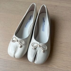 White tabi shoes with block kitten heels